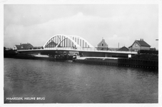 6680 Gezicht op het Amsterdam-Rijnkanaal te Maarssen uit het zuiden, met de Opburenbrug over het verbindingskanaal over ...